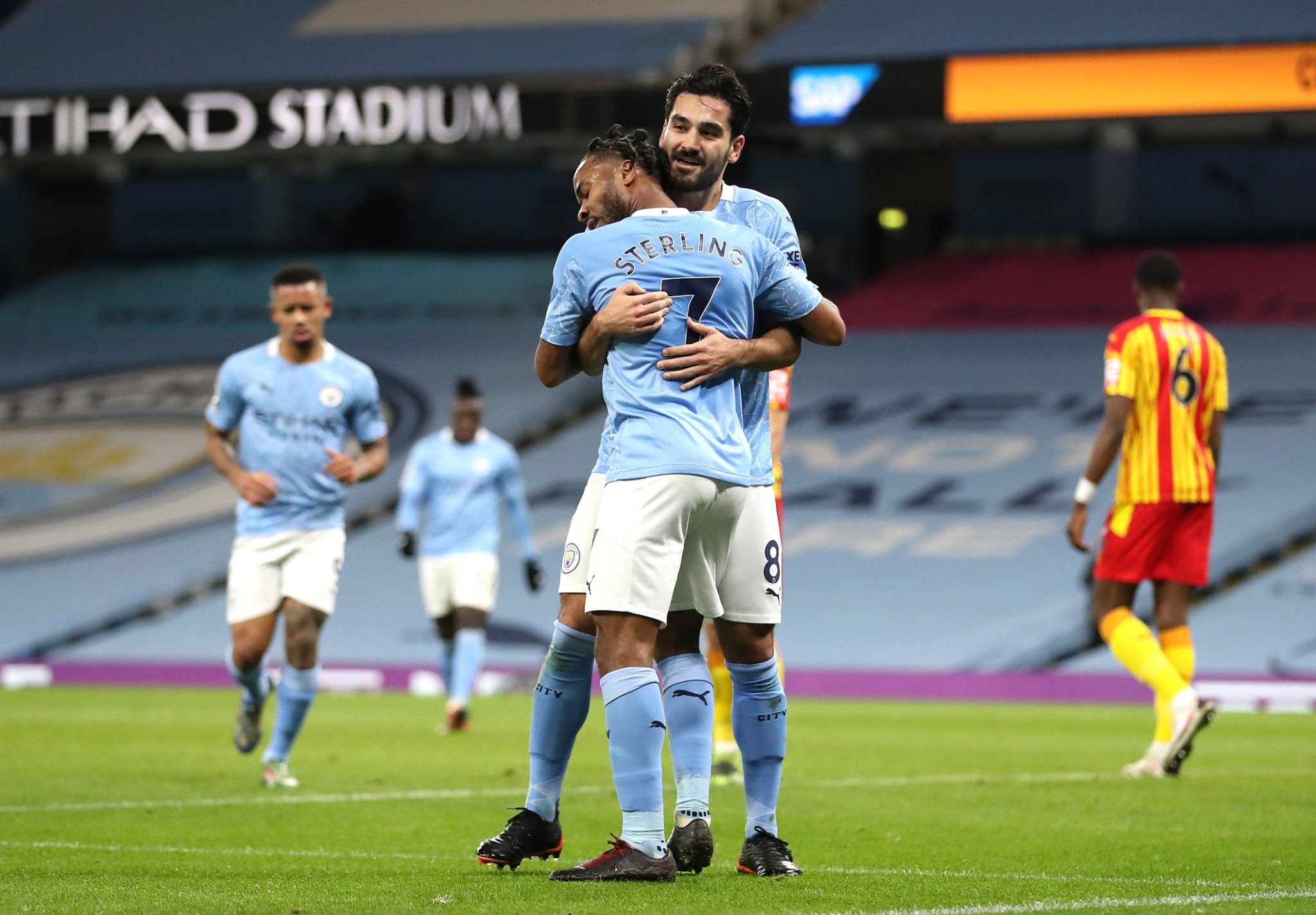 尽管马奎尔 尽管马奎尔